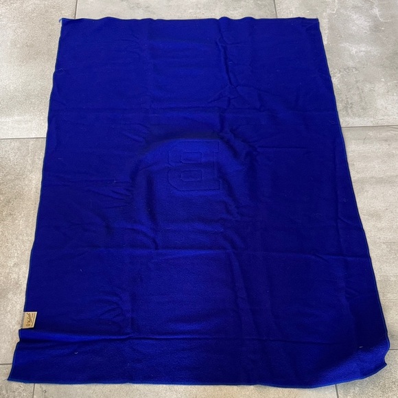 NWT vintage Woolrich blue wool stadium Blanket with white letter B, 42x60” - Picture 4 of 6